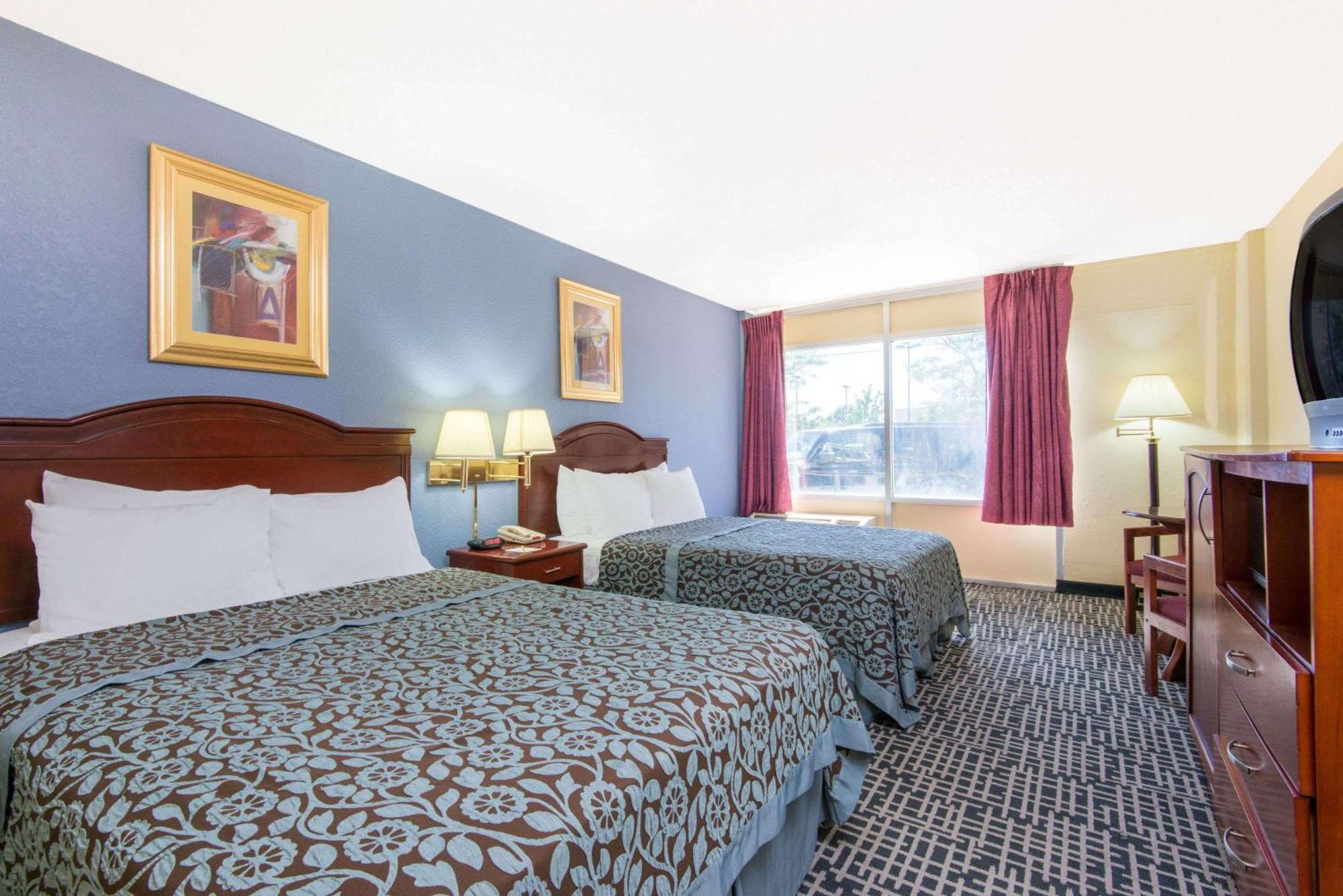 Days Inn & Suites By Wyndham Wichita East Dış mekan fotoğraf