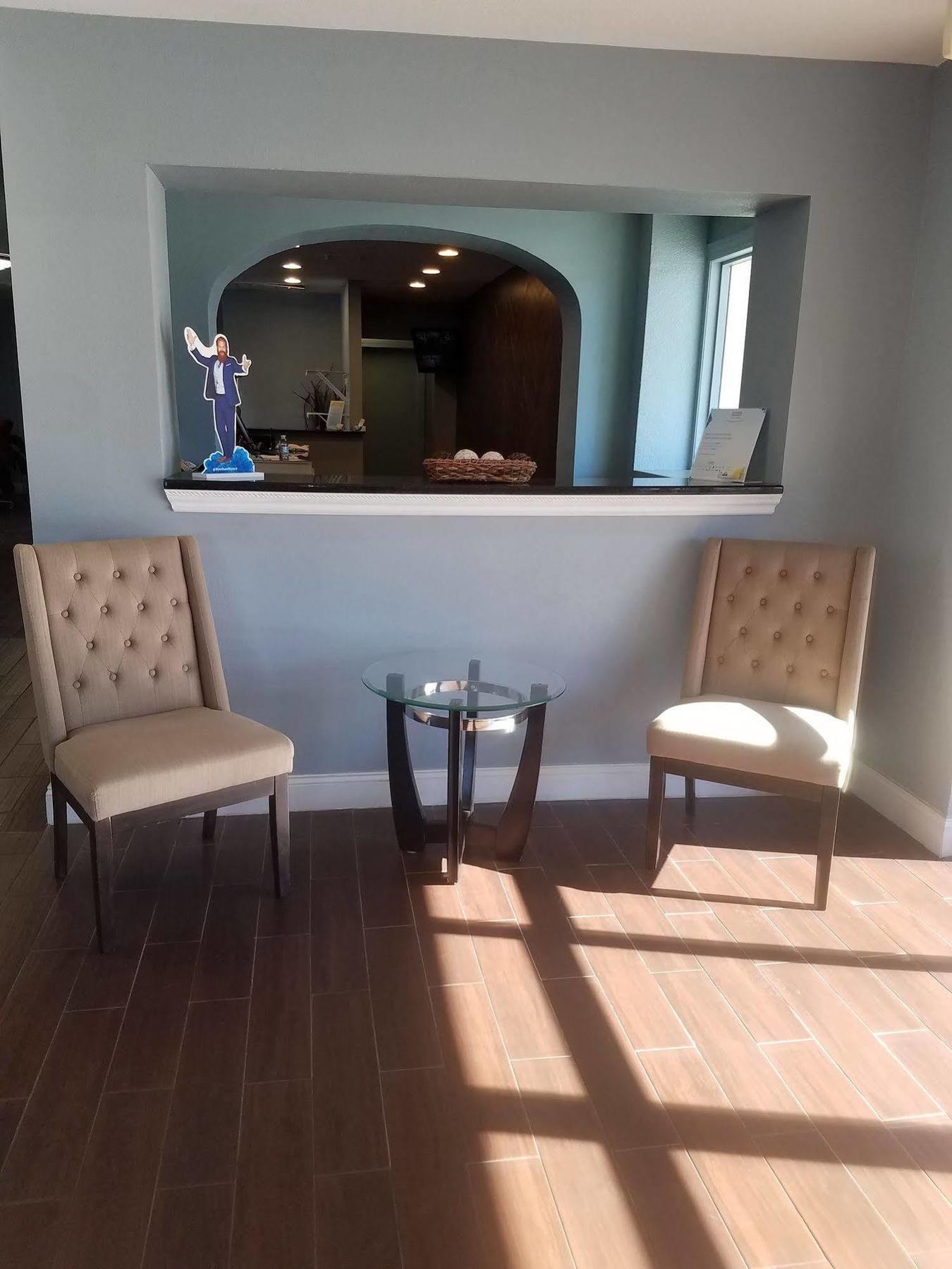 Days Inn & Suites By Wyndham Wichita East Dış mekan fotoğraf
