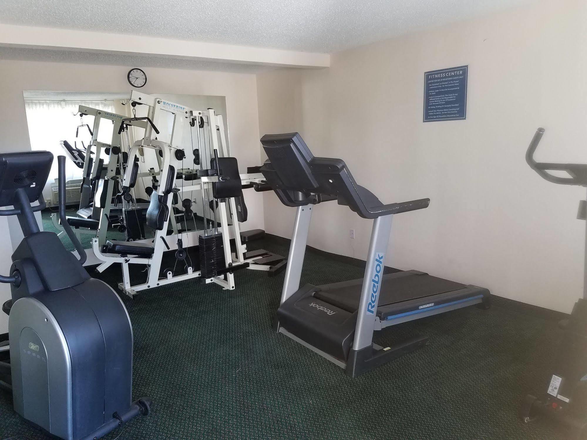 Days Inn & Suites By Wyndham Wichita East Dış mekan fotoğraf