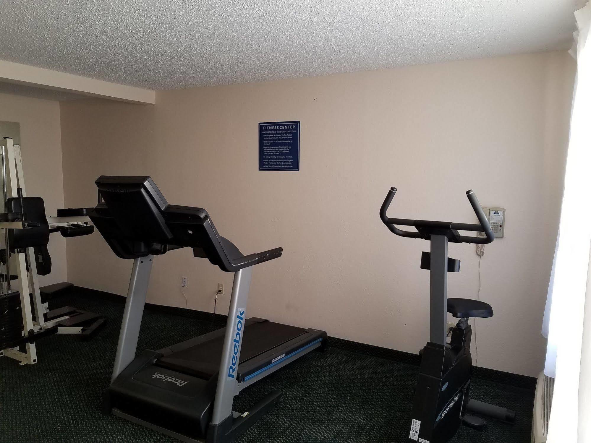 Days Inn & Suites By Wyndham Wichita East Dış mekan fotoğraf